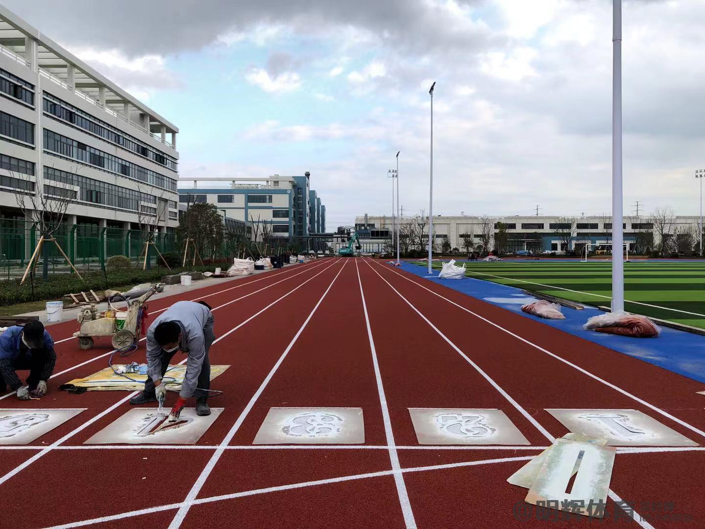 人造草坪塑胶跑道建设