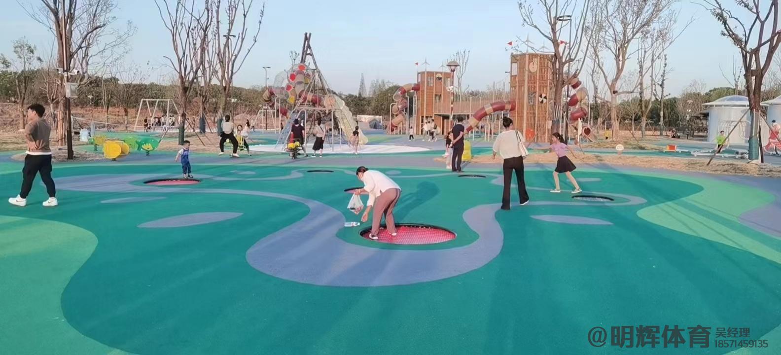 人造草坪公园跑道是用什么材料做成的